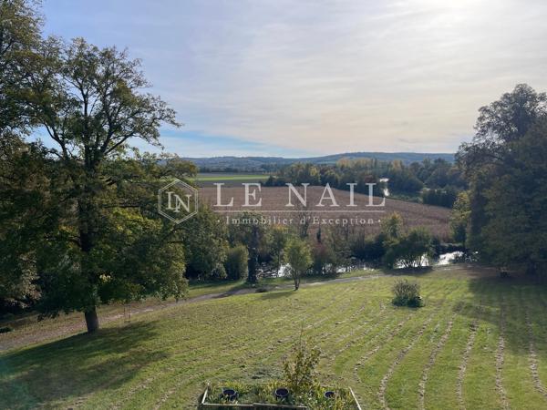 Beau manoir du XIXe siècle dans l'Yonne, à 15 km de Sens