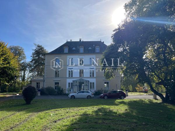 Beau manoir du XIXe siècle dans l'Yonne, à 15 km de Sens