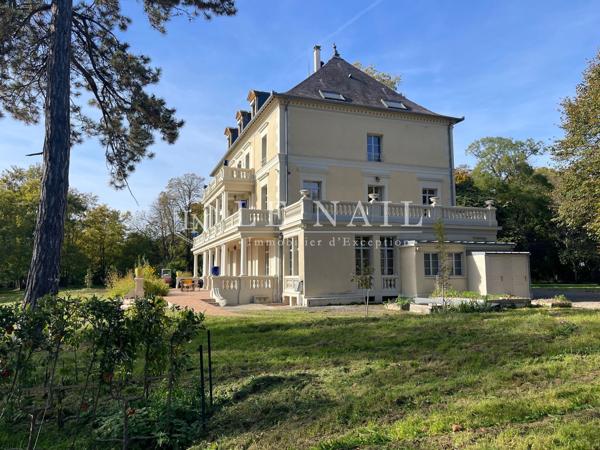 Beau manoir du XIXe siècle dans l'Yonne, à 15 km de Sens