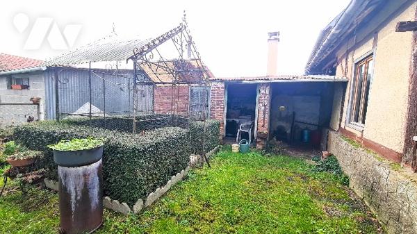 Maison 2 ch, grand jardin bord de route