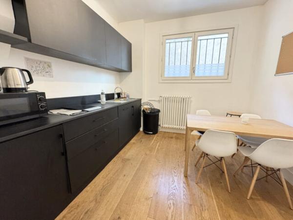 Bureaux professionnels lumineux de 170 m² en plein coeur de Nan
