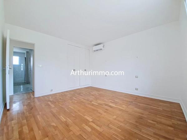 Vente                                                      Maison
                        
                     5 pièces                      128 m2                     à Boissy-Saint-Léger