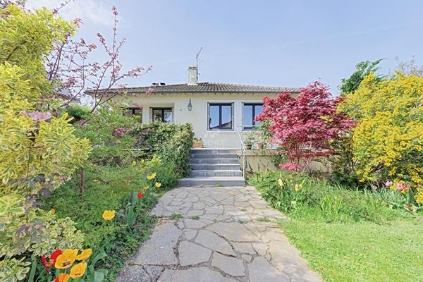 Maison Saint Germain En Laye 6 pièce(s) 186 m2 1 095 000 € ** - Référence 17897