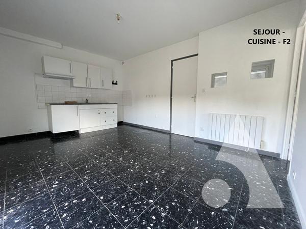 Immeuble 24 pièces 456.32 m2