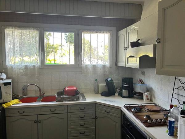 Maison en vente à Pélissanne avec piscine et 4 chambres.