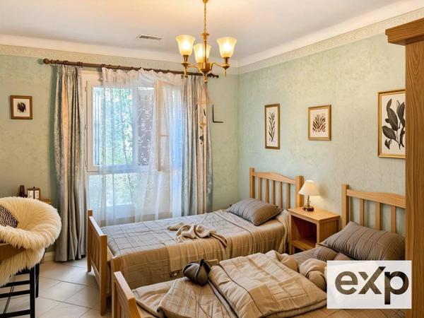 Maison en vente à Pélissanne avec piscine et 4 chambres.