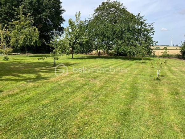 EXCLUSIVITÉ - SAILLY-SAILLISSEL

Terrain constructible - 3000M² 

Emplacement idéal, secteur calme.

A 10 minutes de Bapaume, proche de l'A1 et de l'A2.

Projet mairie ok, plus d'informations par téléphone