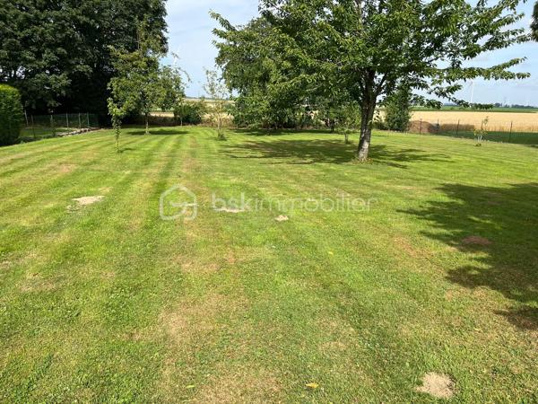 EXCLUSIVITÉ - SAILLY-SAILLISSEL

Terrain constructible - 3000M² 

Emplacement idéal, secteur calme.

A 10 minutes de Bapaume, proche de l'A1 et de l'A2.

Projet mairie ok, plus d'informations par téléphone
