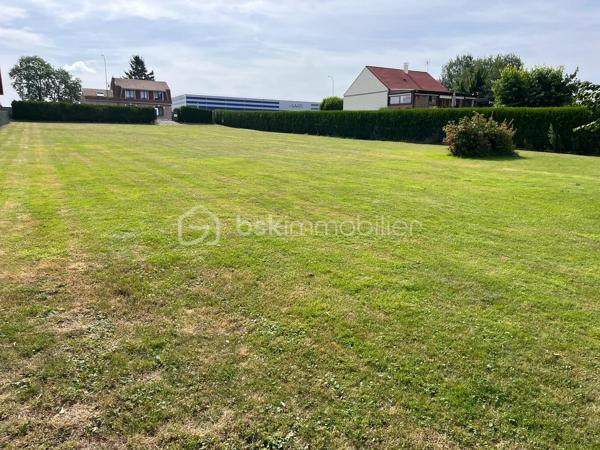 EXCLUSIVITÉ - SAILLY-SAILLISSEL

Terrain constructible - 3000M² 

Emplacement idéal, secteur calme.

A 10 minutes de Bapaume, proche de l'A1 et de l'A2.

Projet mairie ok, plus d'informations par téléphone