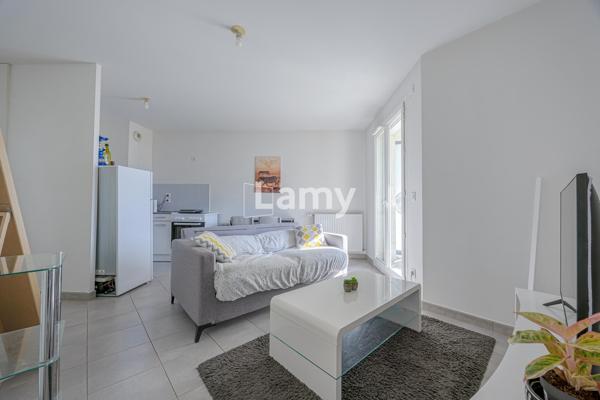 T2 + 2 parkings privés (sous-sol + extérieur)