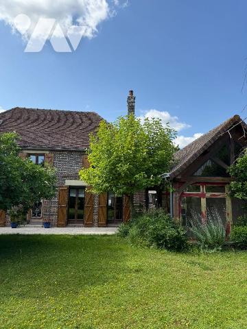 Maison à vendre à Torvilliers (10440)

À 10 minutes de Troyes, cette propriété pleine de char...