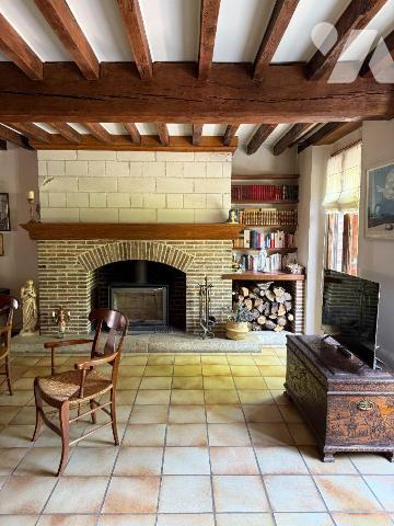 Maison à vendre à Torvilliers (10440)

À 10 minutes de Troyes, cette propriété pleine de char...