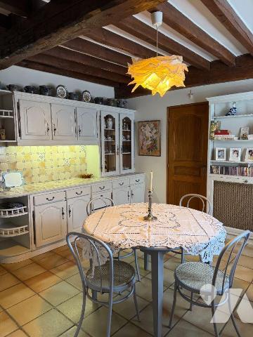 Maison à vendre à Torvilliers (10440)

À 10 minutes de Troyes, cette propriété pleine de char...