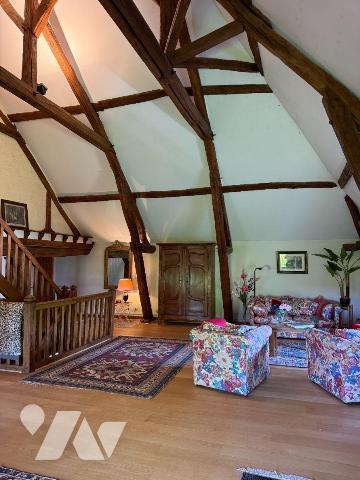 Maison à vendre à Torvilliers (10440)

À 10 minutes de Troyes, cette propriété pleine de char...