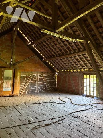 Maison à vendre à Torvilliers (10440)

À 10 minutes de Troyes, cette propriété pleine de char...