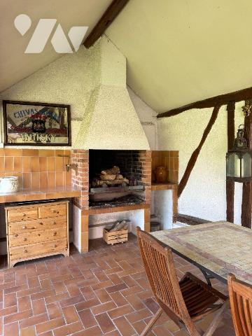 Maison à vendre à Torvilliers (10440)

À 10 minutes de Troyes, cette propriété pleine de char...