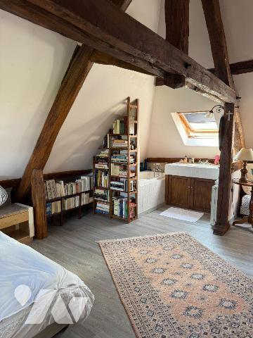 Maison à vendre à Torvilliers (10440)

À 10 minutes de Troyes, cette propriété pleine de char...