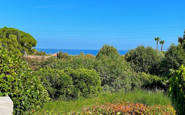 Maison à vendre    5 pièces • 185,99 m2 Antibes