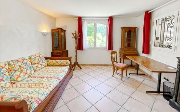 Maison à vendre    5 pièces • 185,99 m2 Antibes