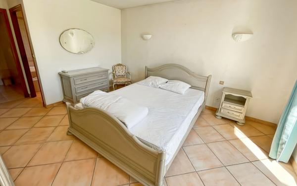 Maison à vendre    5 pièces • 185,99 m2 Antibes