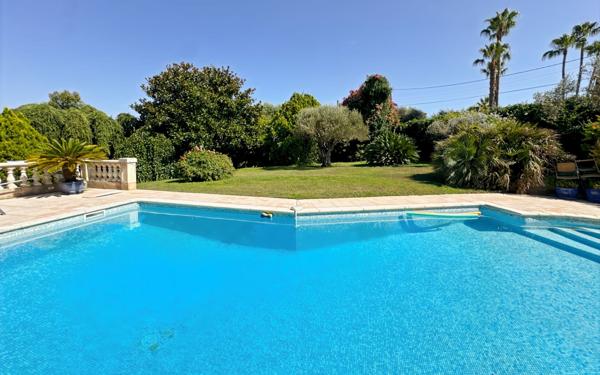 Maison à vendre    5 pièces • 185,99 m2 Antibes
