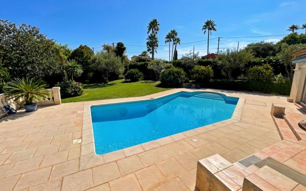 Maison à vendre    5 pièces • 185,99 m2 Antibes