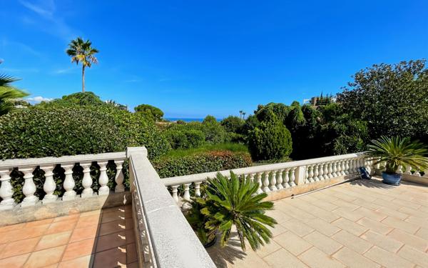 Maison à vendre    5 pièces • 185,99 m2 Antibes