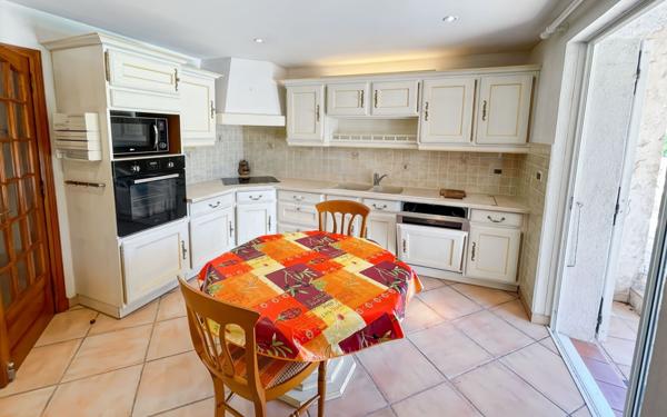 Maison à vendre    5 pièces • 185,99 m2 Antibes