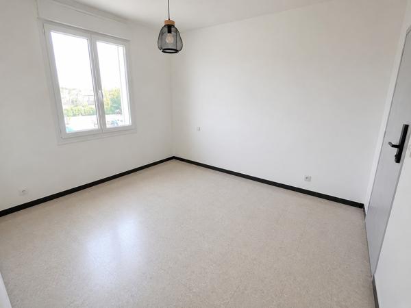 Villa avec piscine , garage et T2 indépendant