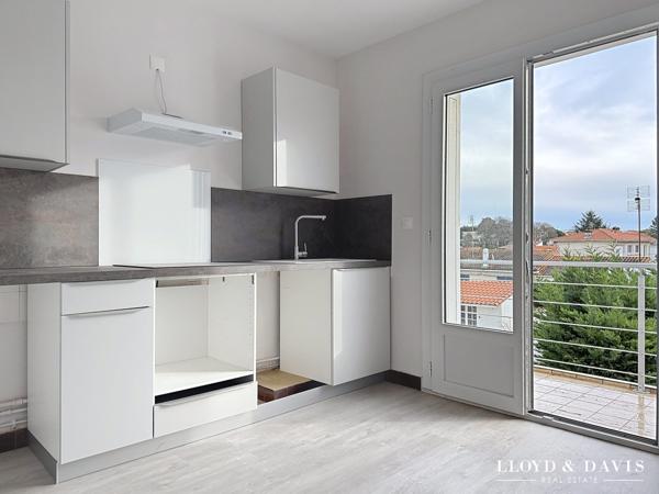 MAISON de ville composée de 2 apt