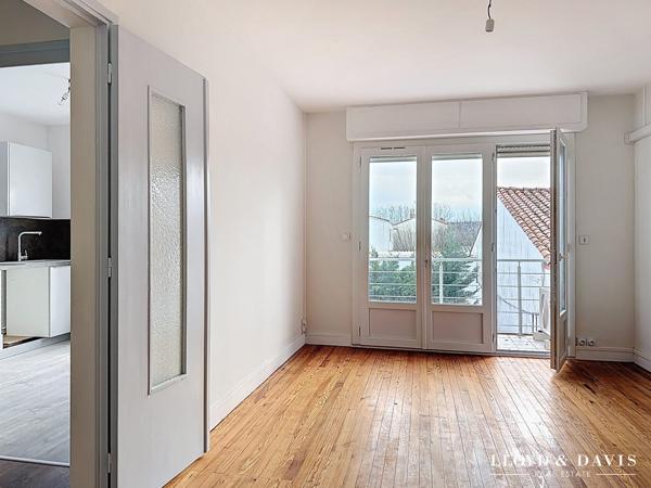 MAISON de ville composée de 2 apt