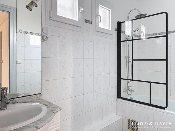 MAISON de ville composée de 2 apt