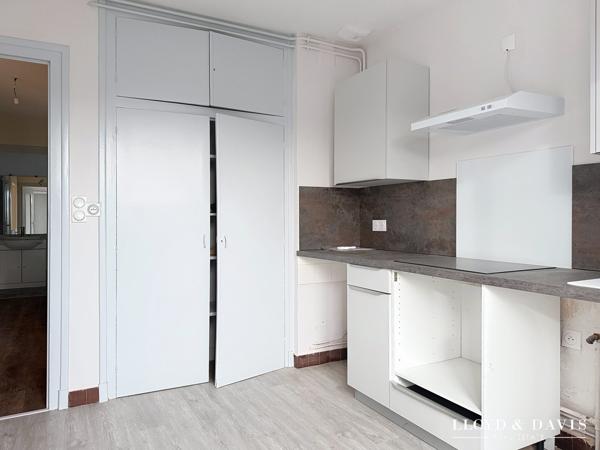 MAISON de ville composée de 2 apt