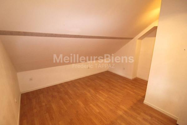 Maison rénovée avec terrain proche du centre ville (38380Saint Laurent du Pont)