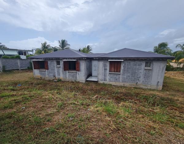 Maison inachevée de 92 m² à Le Moule sur un terrain de 900 m²