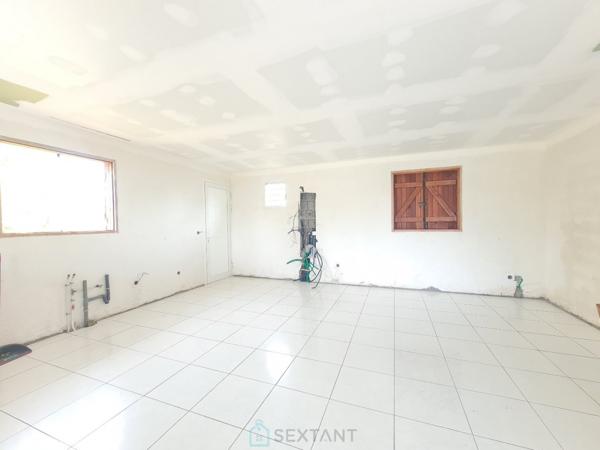Maison inachevée de 92 m² à Le Moule sur un terrain de 900 m²