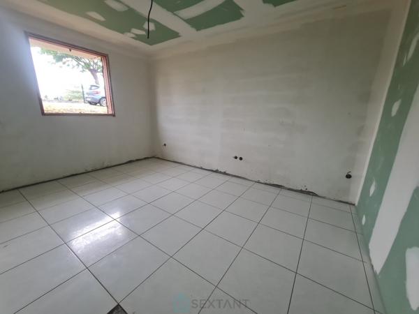 Maison inachevée de 92 m² à Le Moule sur un terrain de 900 m²
