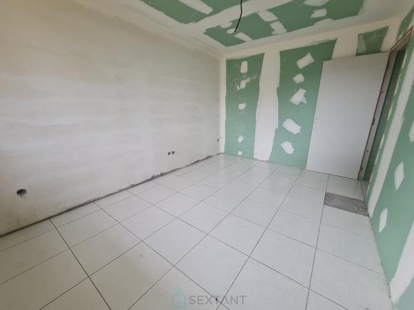 Maison inachevée de 92 m² à Le Moule sur un terrain de 900 m²