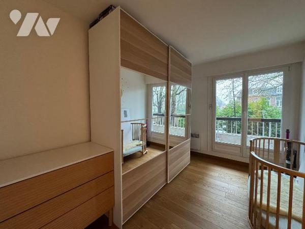 EN EXCLUSIVITÉ

Situé dans un parc arboré de 2 hectares, dans une résidence de standing avec ...