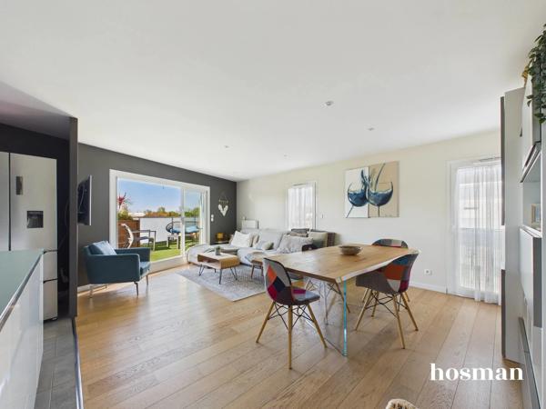 Duplex 3 pièces, 78 m² Carrez avec terrasses de 70 m², ascenseur, parking, mini piscine - Impasse Toubart, Cenon