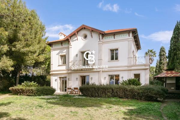Villa 9 pièces à vendre Antibes - 06600 / Réf: 985