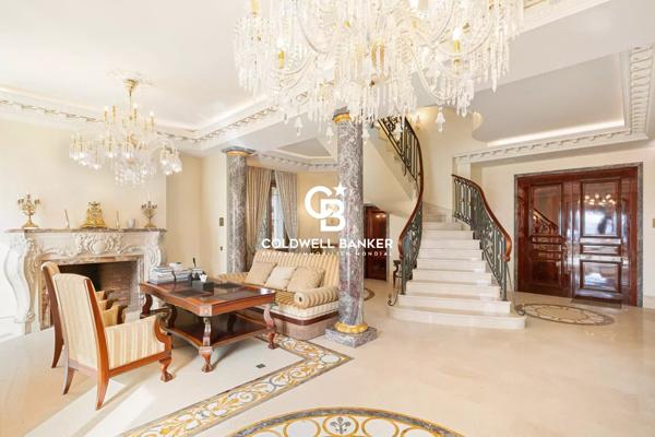 Villa 9 pièces à vendre Antibes - 06600 / Réf: 985