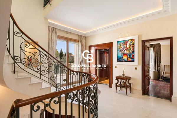 Villa 9 pièces à vendre Antibes - 06600 / Réf: 985