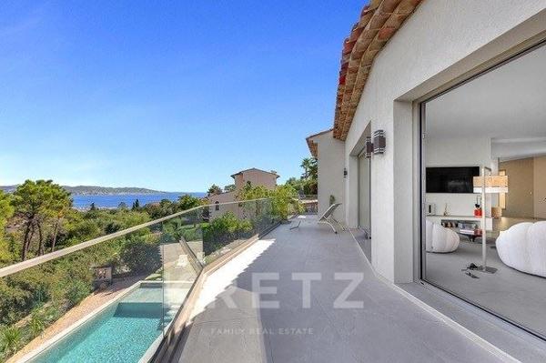 ÉCRIN D’EXCEPTION : VILLA HYPER-LUXE AVEC VUE FÉERIQUE SUR LA BAIE DE CANNES