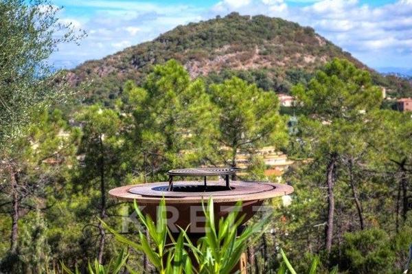 ÉCRIN D’EXCEPTION : VILLA HYPER-LUXE AVEC VUE FÉERIQUE SUR LA BAIE DE CANNES