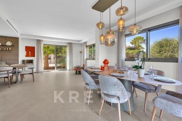 ÉCRIN D’EXCEPTION : VILLA HYPER-LUXE AVEC VUE FÉERIQUE SUR LA BAIE DE CANNES