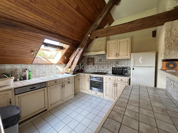Venez visiter SANS TARDER cet appartement duplex d'une surface de 81,76 m².(LOI CARREZ).
Idéalement située au cœur de la commune de Nogent-Sur-Seine, accès a pied a toutes les commodités et commerces. Commune avec écoles et collège. Accès a la gare SNCF en 10 minutes a pied (Ligne Paris-Gare de l'est). Accès a l'école primaire en 5 minutes a pied.


Cet appartement, vous offre au rez-de-chaussée, une grande pièce d'environ 12 m² faisant office de grand sas d'entrée avec une belle superficie de stockage. 
Au 1er étage, vous trouverez, un vaste salon-séjour d'environ 30 m², une cuisine équipée et aménagée, un dégagement permettant d'accéder a un WC indépendant, une salle de bain et deux chambres d'environ 11 m² et 17,5m².

Ce bien est également pourvu d'une cave voutée d'environ 21 m² et d'un grenier non aménageable.

A l'extérieur, une jolie terrasse vous attend ainsi qu'une place de parking privative.

Les +++ Appartement duplex sans voisin au dessus situé au cœur du centre ville, fenêtres double vitrage PVC avec volets roulants, tout-à-l'égout, faible taxe foncière, faibles charges de copropriété, fibre accessible dans les parties communes,  accès a la gare en 10 minutes a pied et a l'école en 5 minutes a pied!!! 

La présente annonce immobilière vise 3 lots situés dans une copropriété de 13 lots au total et ne faisant l'objet d'aucune procédure en cours citée a l'article L.721-1 du code de la construction et de l'habitation.
Montant moyen mensuel de charges de copropriété déclaré par le vendeur: 70 euros par mois soit 840 euros annuel.
La présentation d'une pièce d'identité en cours de validité sera demandée a la visite, conformément a l'article L.561-5 du code monétaire et financier.

Pour plus de renseignements, n'hésitez pas a contacter Cyril Goutte au 0683379644.