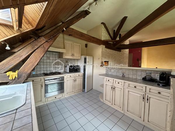 Venez visiter SANS TARDER cet appartement duplex d'une surface de 81,76 m².(LOI CARREZ).
Idéalement située au cœur de la commune de Nogent-Sur-Seine, accès a pied a toutes les commodités et commerces. Commune avec écoles et collège. Accès a la gare SNCF en 10 minutes a pied (Ligne Paris-Gare de l'est). Accès a l'école primaire en 5 minutes a pied.


Cet appartement, vous offre au rez-de-chaussée, une grande pièce d'environ 12 m² faisant office de grand sas d'entrée avec une belle superficie de stockage. 
Au 1er étage, vous trouverez, un vaste salon-séjour d'environ 30 m², une cuisine équipée et aménagée, un dégagement permettant d'accéder a un WC indépendant, une salle de bain et deux chambres d'environ 11 m² et 17,5m².

Ce bien est également pourvu d'une cave voutée d'environ 21 m² et d'un grenier non aménageable.

A l'extérieur, une jolie terrasse vous attend ainsi qu'une place de parking privative.

Les +++ Appartement duplex sans voisin au dessus situé au cœur du centre ville, fenêtres double vitrage PVC avec volets roulants, tout-à-l'égout, faible taxe foncière, faibles charges de copropriété, fibre accessible dans les parties communes,  accès a la gare en 10 minutes a pied et a l'école en 5 minutes a pied!!! 

La présente annonce immobilière vise 3 lots situés dans une copropriété de 13 lots au total et ne faisant l'objet d'aucune procédure en cours citée a l'article L.721-1 du code de la construction et de l'habitation.
Montant moyen mensuel de charges de copropriété déclaré par le vendeur: 70 euros par mois soit 840 euros annuel.
La présentation d'une pièce d'identité en cours de validité sera demandée a la visite, conformément a l'article L.561-5 du code monétaire et financier.

Pour plus de renseignements, n'hésitez pas a contacter Cyril Goutte au 0683379644.