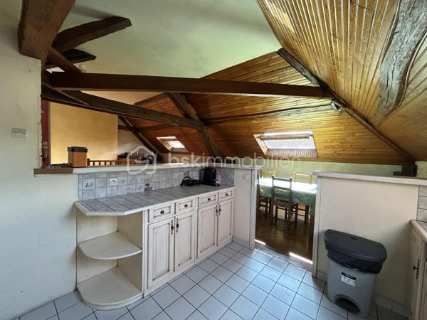 Venez visiter SANS TARDER cet appartement duplex d'une surface de 81,76 m².(LOI CARREZ).
Idéalement située au cœur de la commune de Nogent-Sur-Seine, accès a pied a toutes les commodités et commerces. Commune avec écoles et collège. Accès a la gare SNCF en 10 minutes a pied (Ligne Paris-Gare de l'est). Accès a l'école primaire en 5 minutes a pied.


Cet appartement, vous offre au rez-de-chaussée, une grande pièce d'environ 12 m² faisant office de grand sas d'entrée avec une belle superficie de stockage. 
Au 1er étage, vous trouverez, un vaste salon-séjour d'environ 30 m², une cuisine équipée et aménagée, un dégagement permettant d'accéder a un WC indépendant, une salle de bain et deux chambres d'environ 11 m² et 17,5m².

Ce bien est également pourvu d'une cave voutée d'environ 21 m² et d'un grenier non aménageable.

A l'extérieur, une jolie terrasse vous attend ainsi qu'une place de parking privative.

Les +++ Appartement duplex sans voisin au dessus situé au cœur du centre ville, fenêtres double vitrage PVC avec volets roulants, tout-à-l'égout, faible taxe foncière, faibles charges de copropriété, fibre accessible dans les parties communes,  accès a la gare en 10 minutes a pied et a l'école en 5 minutes a pied!!! 

La présente annonce immobilière vise 3 lots situés dans une copropriété de 13 lots au total et ne faisant l'objet d'aucune procédure en cours citée a l'article L.721-1 du code de la construction et de l'habitation.
Montant moyen mensuel de charges de copropriété déclaré par le vendeur: 70 euros par mois soit 840 euros annuel.
La présentation d'une pièce d'identité en cours de validité sera demandée a la visite, conformément a l'article L.561-5 du code monétaire et financier.

Pour plus de renseignements, n'hésitez pas a contacter Cyril Goutte au 0683379644.
