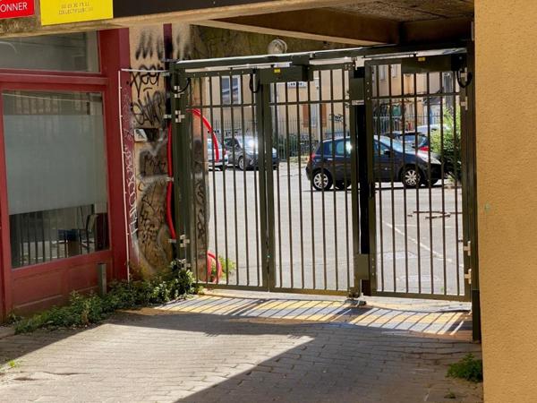 Location Parking - 10 m² (réf : 572610)